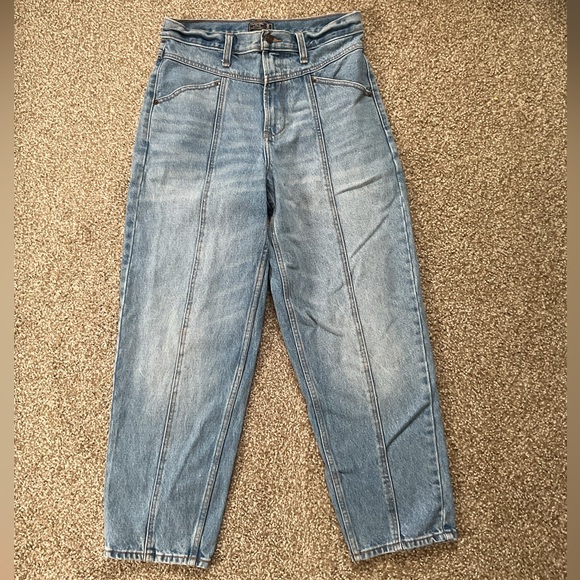 Abercrombie & Fitch Denim - Abercrombie & Fitch High-Rise Jeans